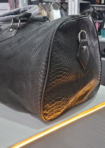 Siyah Yılan Derisi Desenli Kemerli Deri Çanta - Görsel 3