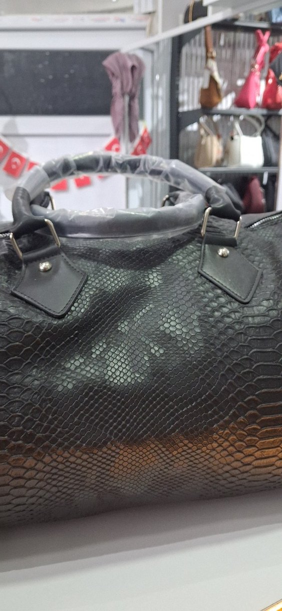 Siyah Yılan Derisi Desenli Kemerli Deri Çanta - Görsel 2