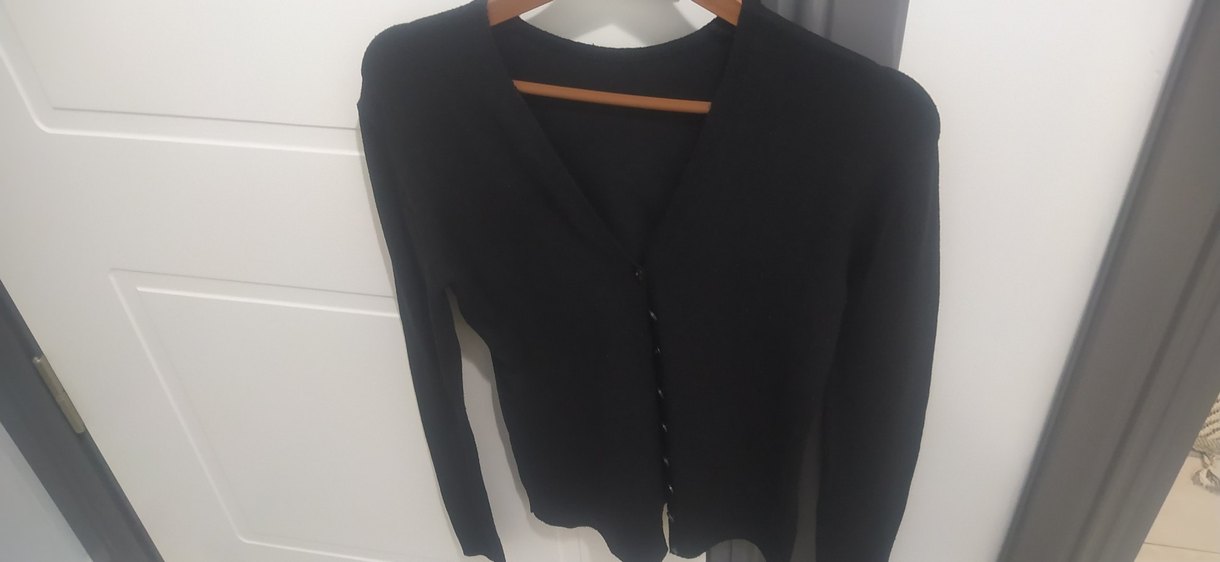 Siyah Düğmeli V Yaka Midi Kadın Hırka - Görsel 2