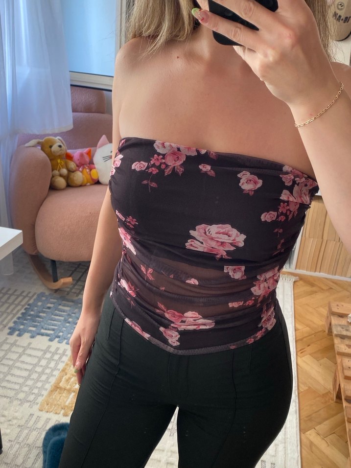 Çiçekli fularlı bluz - Görsel 4