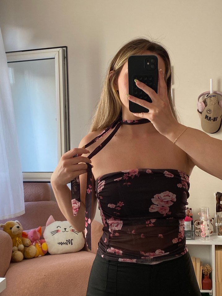 Çiçekli fularlı bluz - Görsel 3