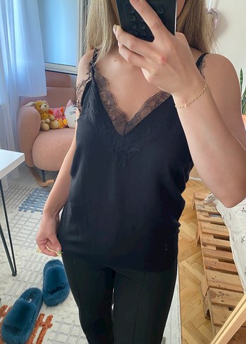 V Yaka Siyah Saten Kadın Atlet - Görsel 3