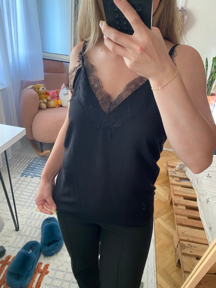 V Yaka Siyah Saten Kadın Atlet - Görsel 3