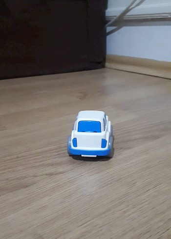 Beyaz Minyatür Oyuncak Araba - Görsel 3