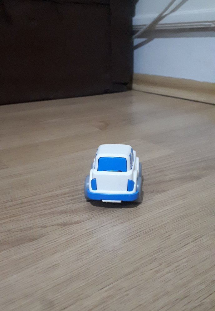 Beyaz Minyatür Oyuncak Araba - Görsel 3