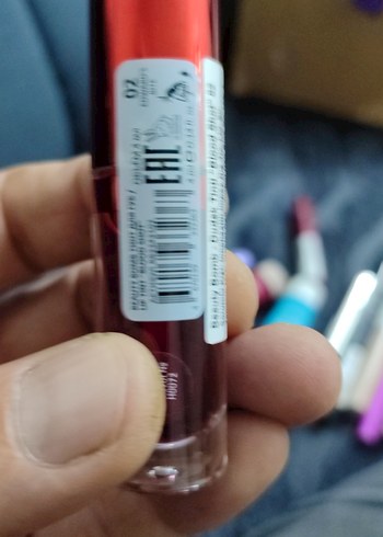 Burgundy Renkli Dudak Parlatıcısı - Görsel 3