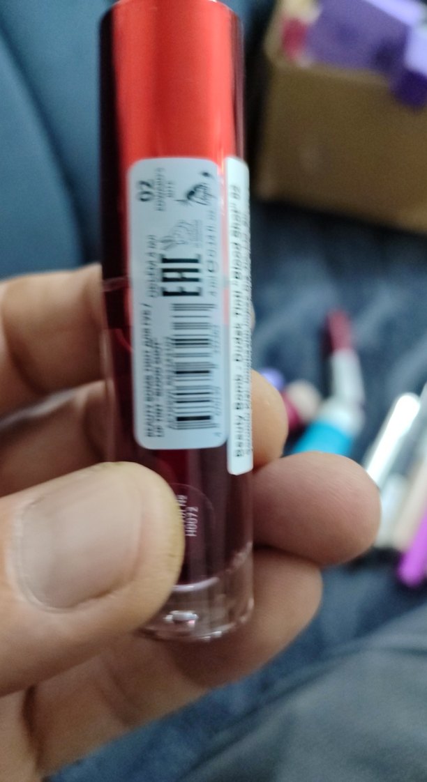 Burgundy Renkli Dudak Parlatıcısı - Görsel 3