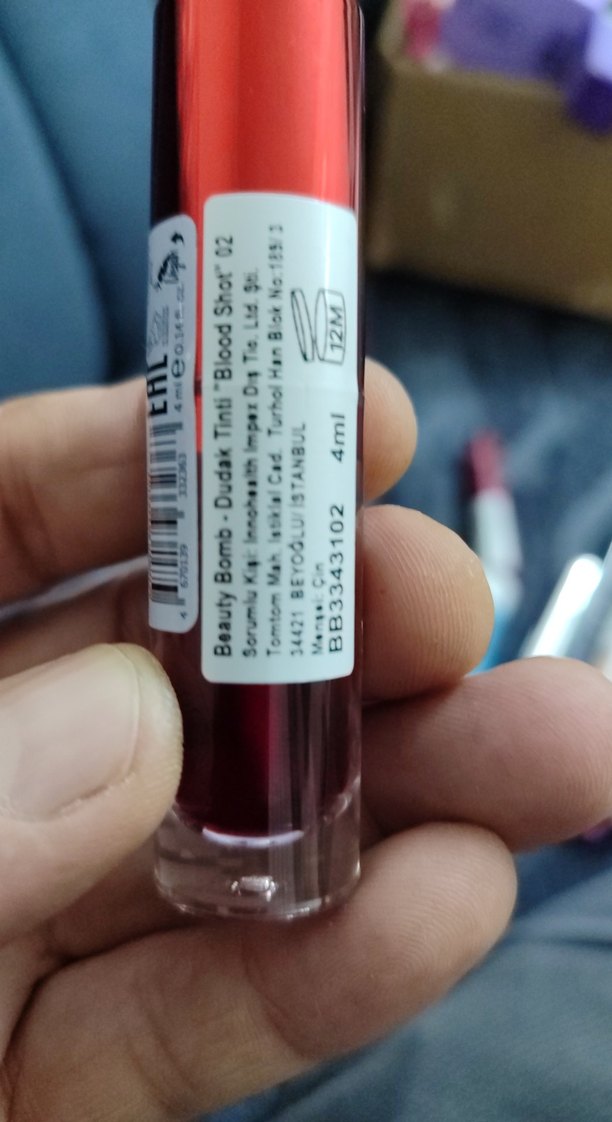 Burgundy Renkli Dudak Parlatıcısı - Görsel 2