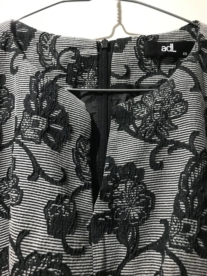 Dantel detaylı gri kısa kollu elbise - Görsel 4