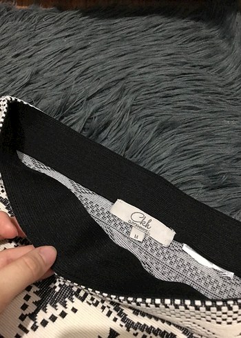 Nakışlı Siyah Beyaz Mini Etek - Görsel 3