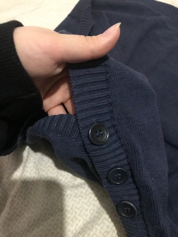 Düğmeli Mavi V Yaka Kadın Süveter - Görsel 4