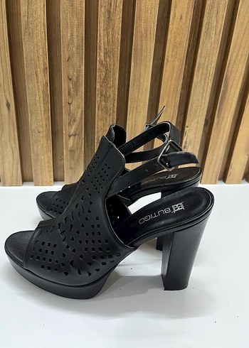 Siyah Tokalı Platform Topuklu Kadın Ayakkabı - Görsel 2