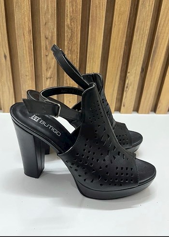 Siyah Tokalı Platform Topuklu Kadın Ayakkabı - Görsel 4