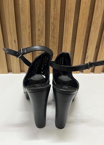 Siyah Tokalı Platform Topuklu Kadın Ayakkabı - Görsel 3