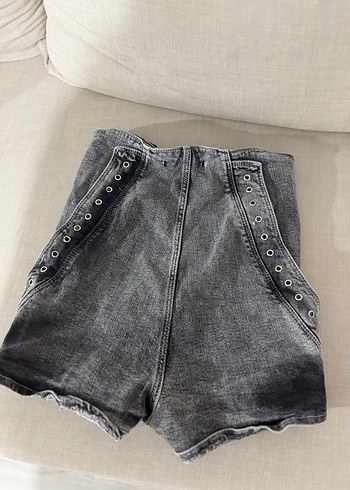 Gri Kemerli Mini Denim Şort - Görsel 2