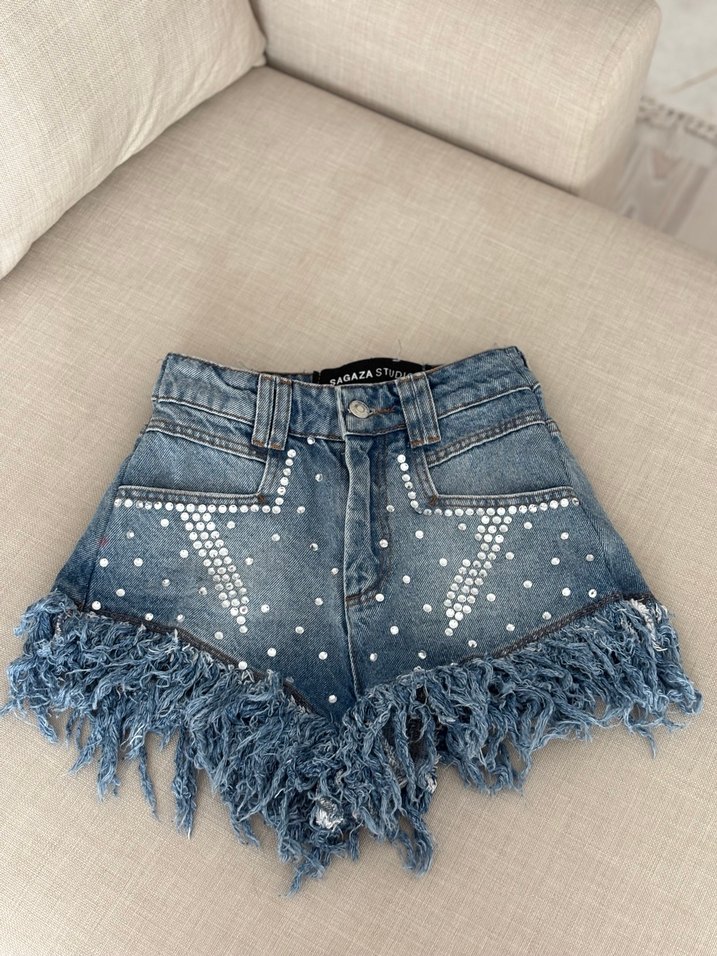 Pul İşlemeli Püsküllü Mini Kot Şort - Görsel 4