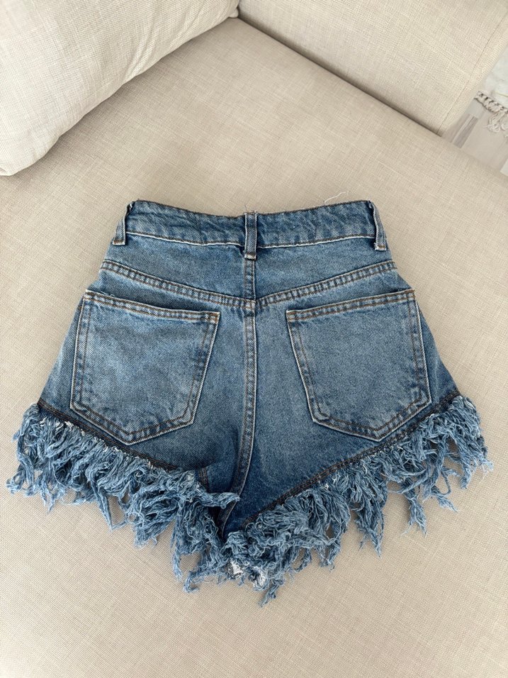 Pul İşlemeli Püsküllü Mini Kot Şort - Görsel 3