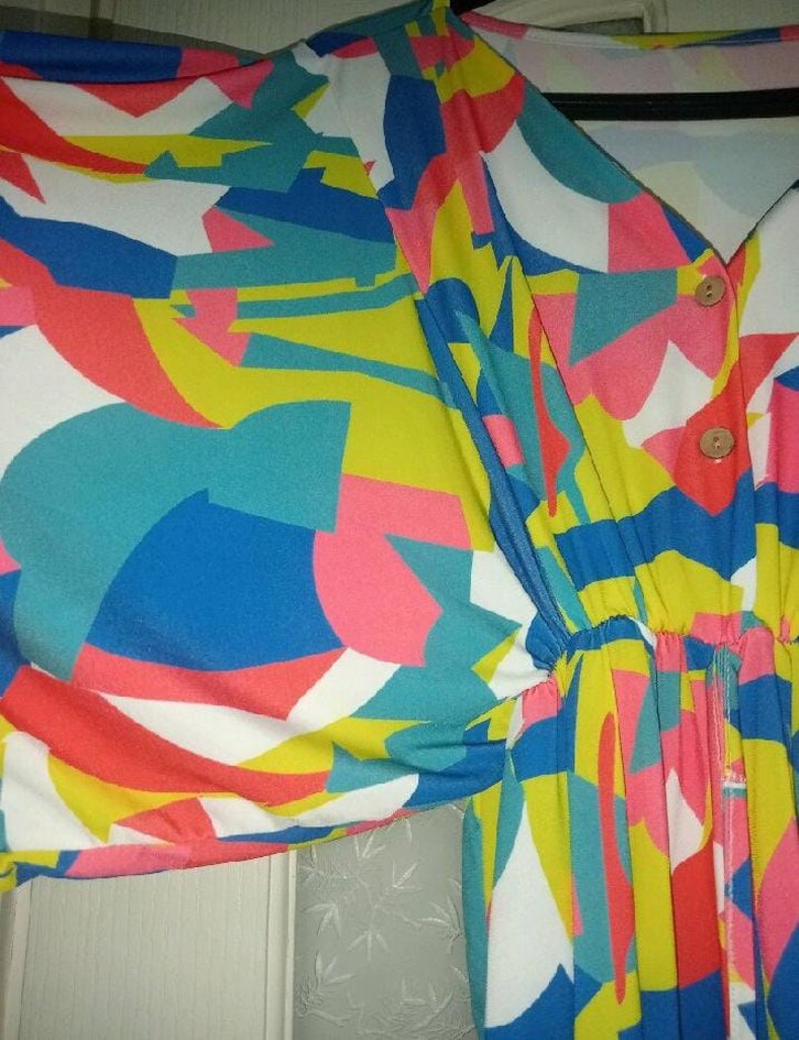 Renkli Batik Desenli Şort Tulum - Görsel 5