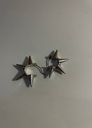 H&M Gri Punk Tarzı Tokalı Küçük Küpeler - Görsel 3