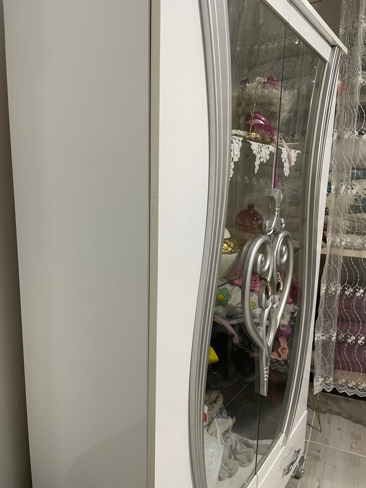 Masa sandalye konsol vıtrın satılıktır yepyenı 
İkinci el - Görsel 3