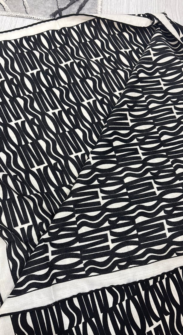 Siyah Baskılı Modern Masa Örtüsü - Görsel 2