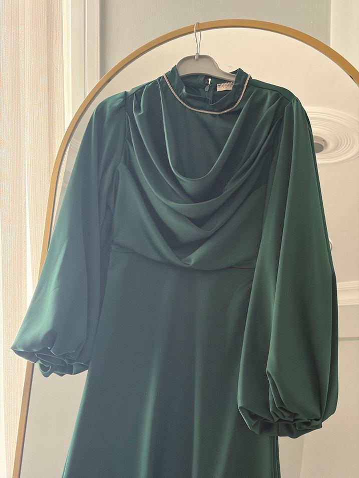 Uzun Kollu Yeşil Drapeli Kadın Elbise - Görsel 3