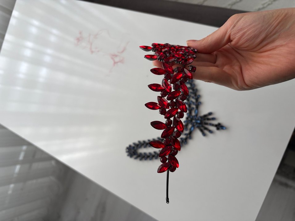 Koyu Kırmızı Parlak Cam Taşlı Saç Aksesuarı - Görsel 2