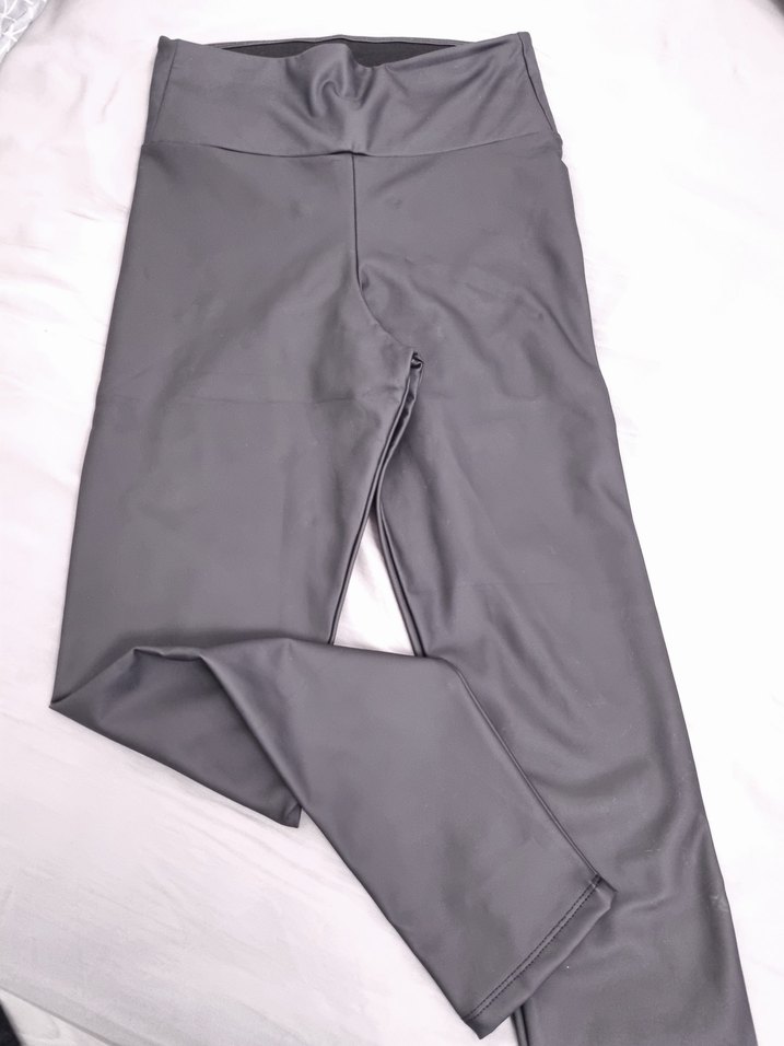 Kadın deri  Tayt rengi siyah resimde açık çıkmış koyu siyah - Görsel 3