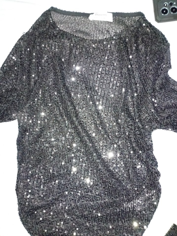 Siyah Payetli Uzun Kollu Kadın - Görsel 2