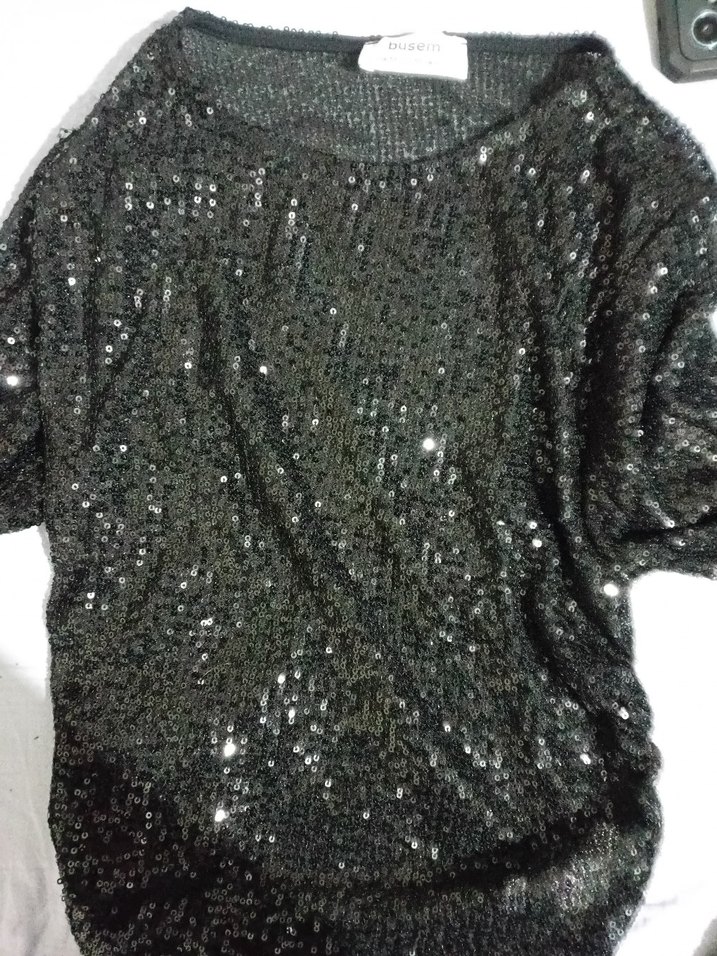 Siyah Payetli Uzun Kollu Kadın - Görsel 3