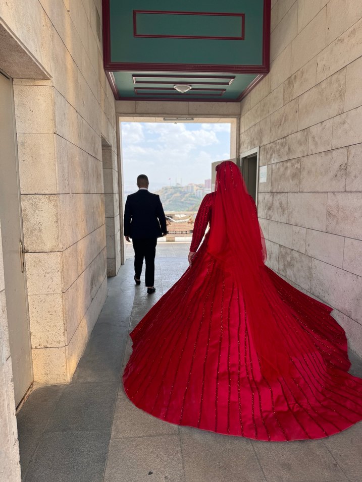 Uzun Kırmızı Tesettür Kına Elbisesi - Görsel 3