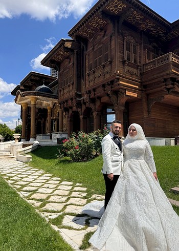 Uzun Kollu İşlemeli Beyaz Tesettür Gelinlik - Görsel 4