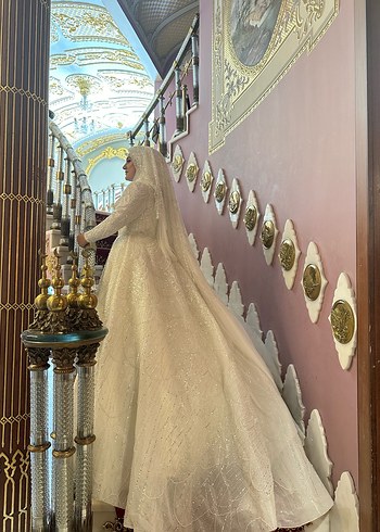 Uzun Kollu İşlemeli Beyaz Tesettür Gelinlik - Görsel 2