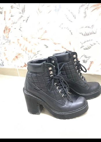 Elle siyah hakiki deri topuklu bot - Görsel 2