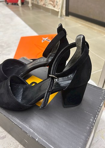 Tokalı Siyah Kadın Topuklu Ayakkabı - Görsel 2