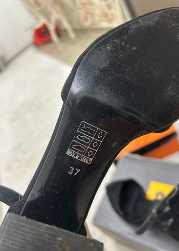 Tokalı Siyah Kadın Topuklu Ayakkabı - Görsel 4