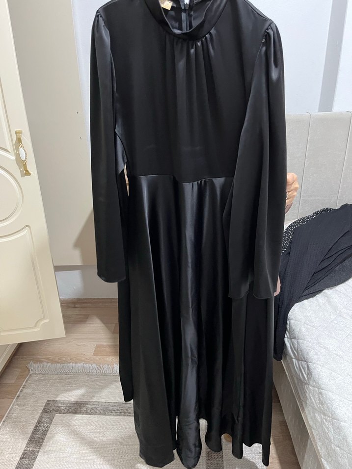 Siyah uzun elbise ipek kumaştır 1 kere tek giyilmiştir - Görsel 5