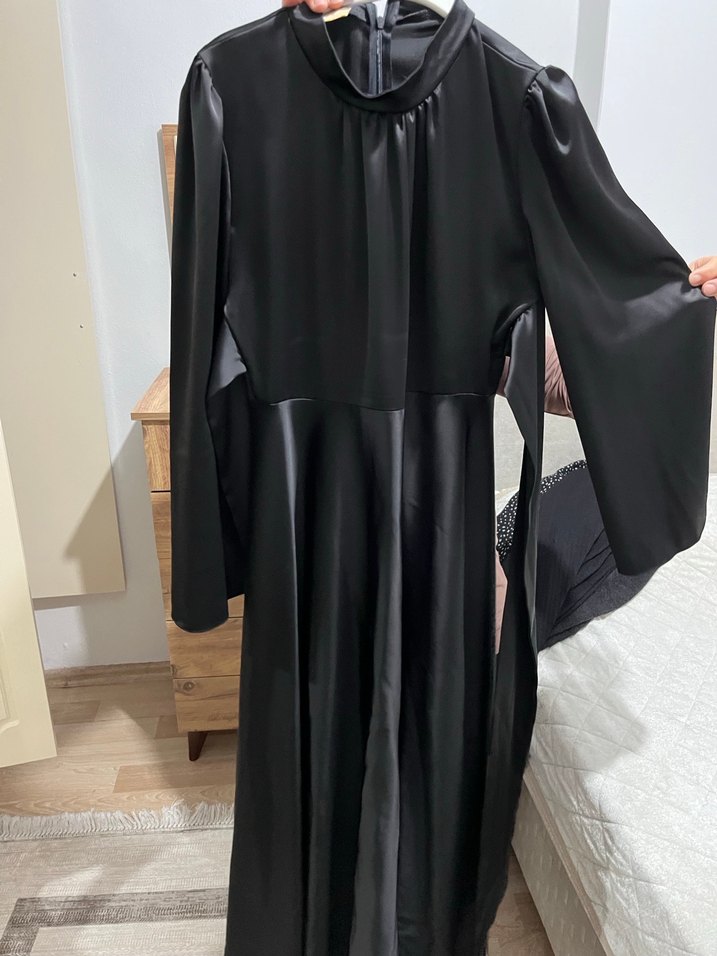 Siyah uzun elbise ipek kumaştır 1 kere tek giyilmiştir - Görsel 2