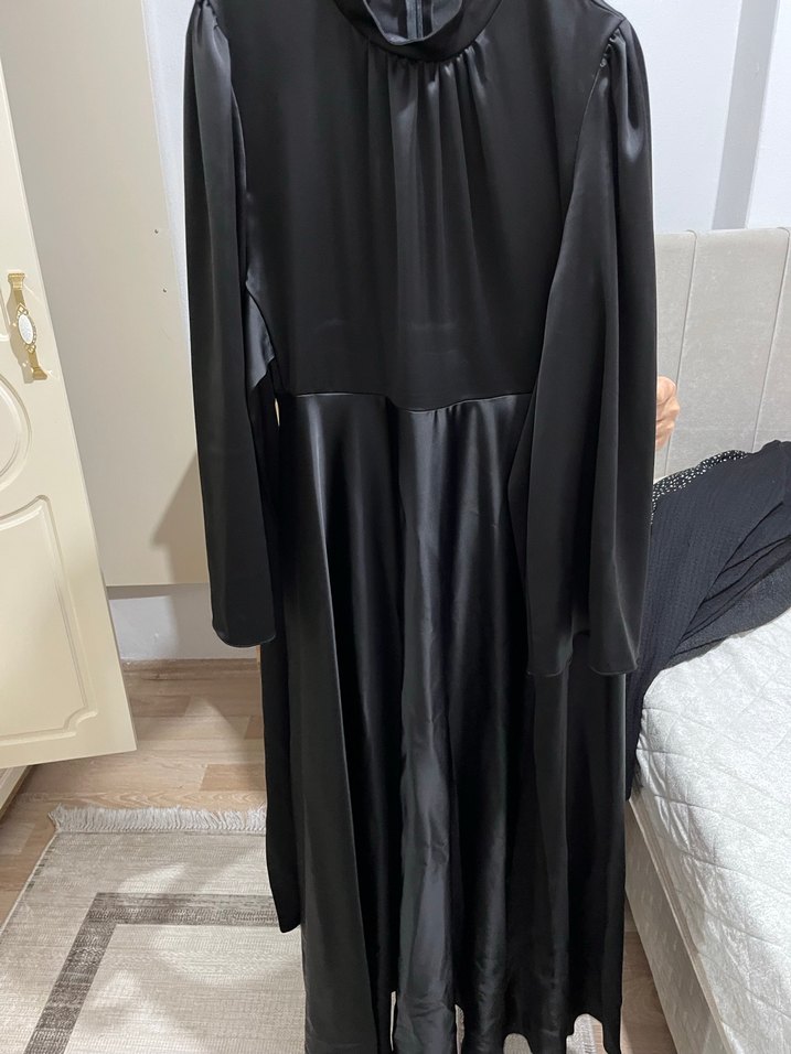 Siyah uzun elbise ipek kumaştır 1 kere tek giyilmiştir - Görsel 4