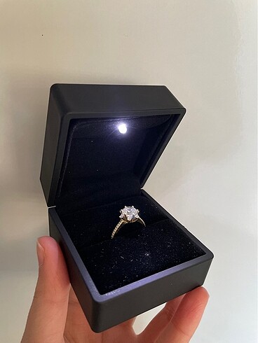 Zen Diamond Altın tektaş yüzük