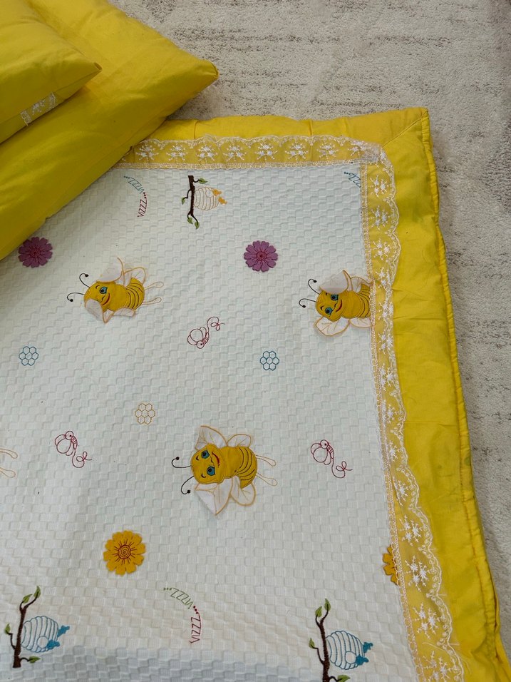 Sarı Renkli Nakışlı Çocuk Uyku Seti - Görsel 2