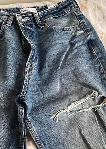 Kadın Mavi Yırtık Detaylı Mom Jean - Görsel 4