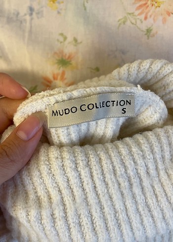 Beyaz Yüksek Yakalı Örgü Kadın Kazak - Görsel 2