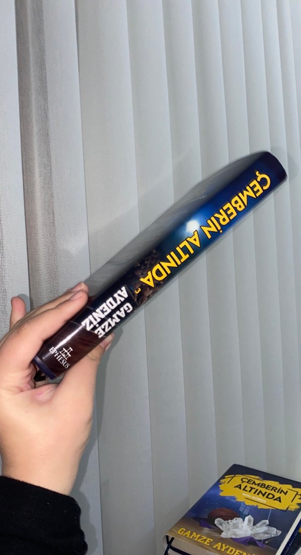 Çemberin Altında - Gamze Aydeniz - Görsel 2