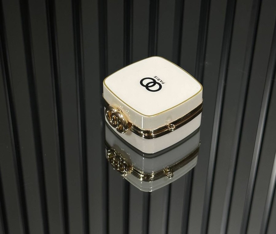 Chanel Zarif Zincir Detaylı Beyaz Vücut Zinciri - Görsel 5