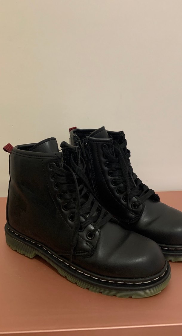 Siyah Rugan Bağcıklı Punk Bot - Görsel 2