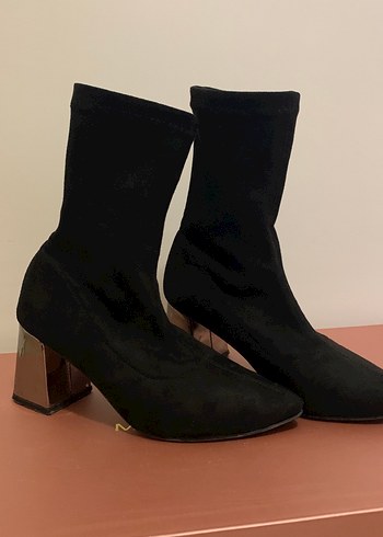 Siyah Süet Topuklu Kadın Bot - Görsel 2