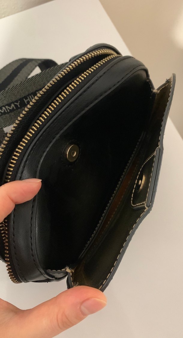 Tommy Hilfiger Siyah Deri Kadın Çapraz Çanta - Görsel 2