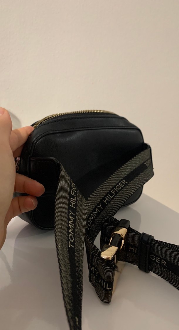 Tommy Hilfiger Siyah Deri Kadın Çapraz Çanta - Görsel 4