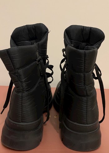 Siyah Topuklu Kadın Bot - Görsel 3